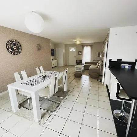 La De L'olivier Piscine Privee Et Parking Сasa de vacaciones