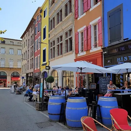 La De L'olivier Piscine Privee Et Parking Сasa de vacaciones *