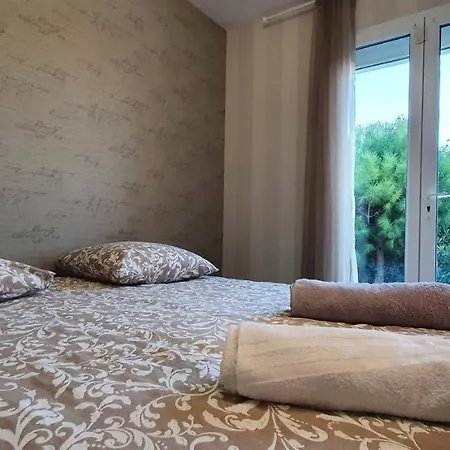 La De L'olivier Piscine Privee Et Parking