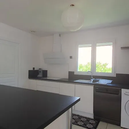 La De L'olivier Piscine Privee Et Parking Сasa de vacaciones *