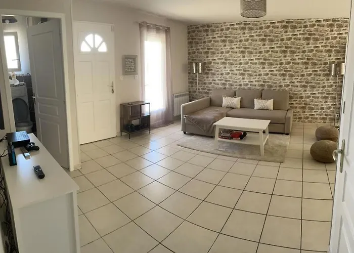 La De L'olivier Piscine Privee Et Parking Nyaraló