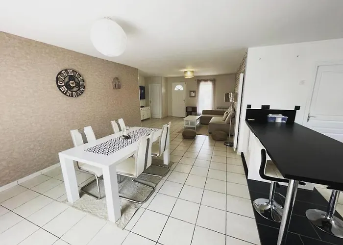 La De L'olivier Piscine Privee Et Parking Nyaraló