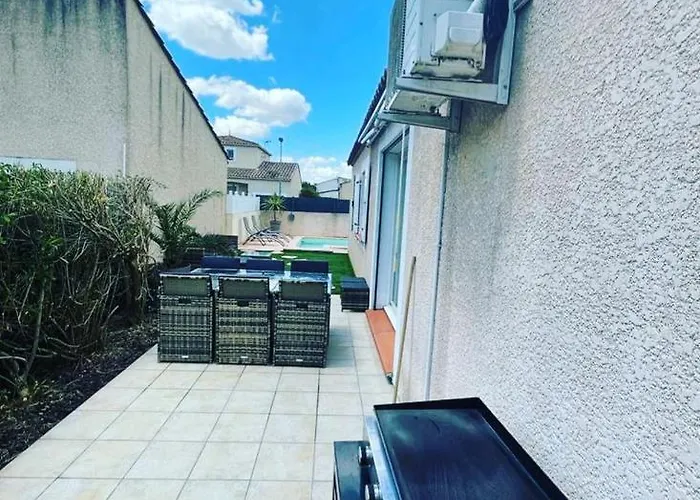 La De L'olivier Piscine Privee Et Parking