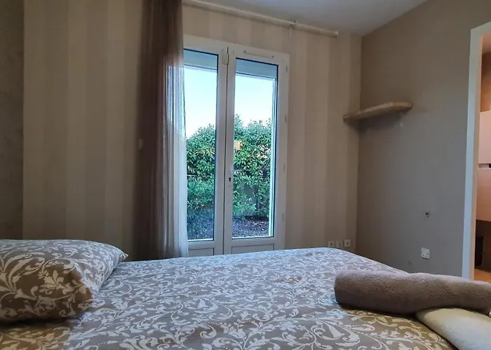 La De L'olivier Piscine Privee Et Parking *