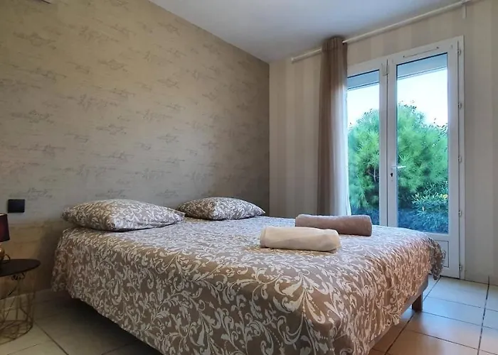 La De L'olivier Piscine Privee Et Parking Nyaraló