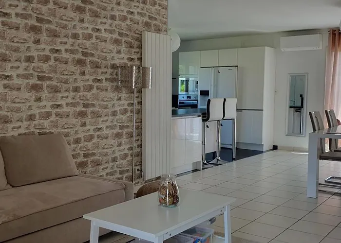 La De L'olivier Piscine Privee Et Parking Nyaraló