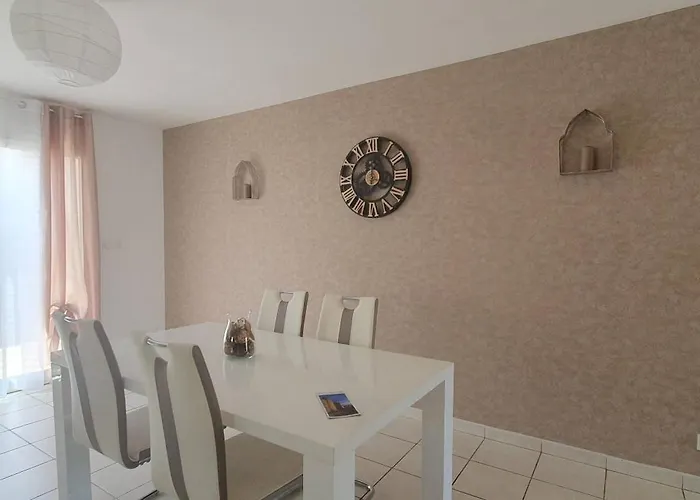 La De L'olivier Piscine Privee Et Parking