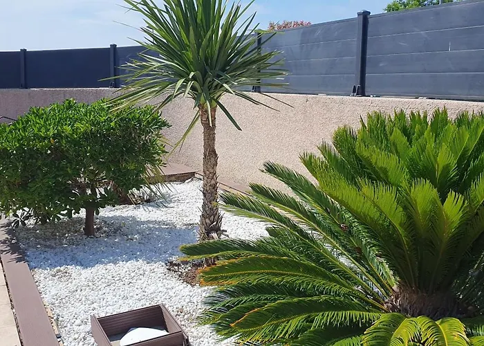 La De L'olivier Piscine Privee Et Parking Nyaraló